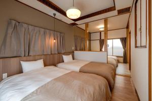 9 Minute Walk from Shin Osaka Station 4Beds Entire Building for Rent Quiet Residential Area