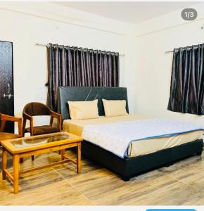 Raj Hotel