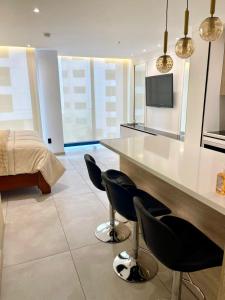 Elegant Studio Pool & Jacuzzi
