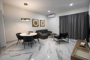 Rooftop with Jacuzzi 2 blocks from the beach