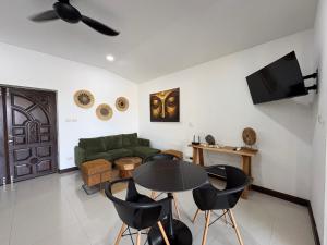 Villa Ravenala - tropical haven with pool