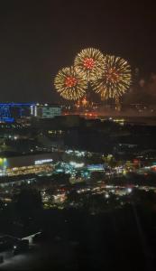Spectacular Manila View 1 Bedroom Condo Prime Location near PICC, MOA,DFA,World Trade Center