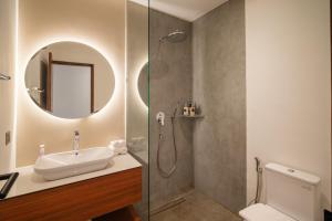Contemporary 5BR Luxury Villa Just 400m to the Sea
