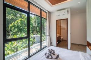 Contemporary 5BR Luxury Villa Just 400m to the Sea