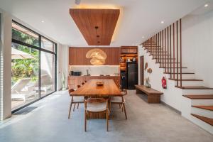 Contemporary 5BR Luxury Villa Just 400m to the Sea