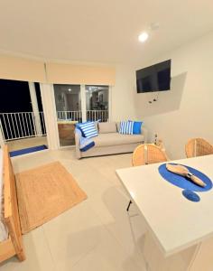 Pacific Point 807- Oceanfront Studio -Rooftop 360- Sunset and Beach Views