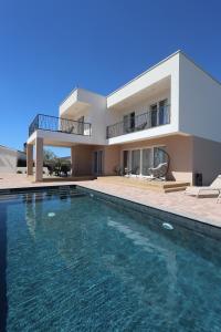 Vila Amara with heated pool