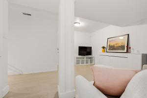 Modern Family Stay 4BR Home in Kerrisdale