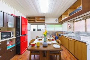 5 minutes to the coast Surfing & BBQ 2 bedrooms Max 17 people