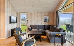 Sea View House with Sauna & Hot Tub for 8