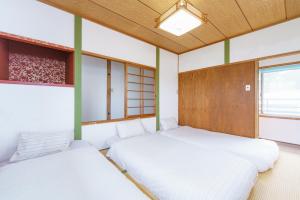 5 minutes to the coast Surfing & BBQ 2 bedrooms Max 17 people