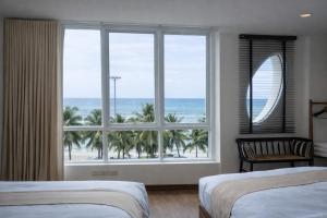 The Beach Bangsaen by Thanthita next to Wonnapa beach FREE DISNEY PLUS