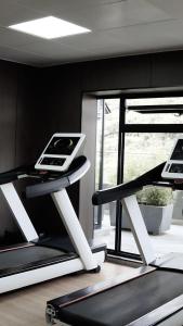 1 bedroom apartment with heated pool and gym