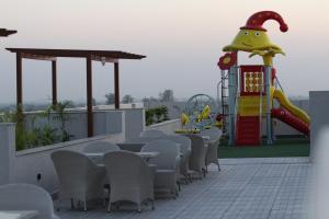 Premium Condominium Near Ganges with Hill View