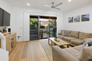 Relaxed Noosaville Living - Poolside & Walkable