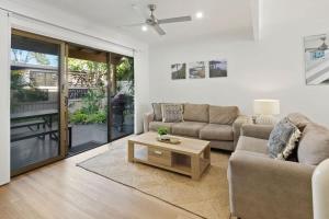 Relaxed Noosaville Living - Poolside & Walkable
