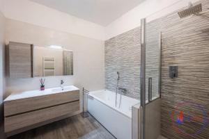 Fiera Apartment Algardi By BnBolo