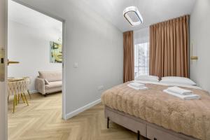 Chmielna Luxury Palace View Apartment by BookingHost