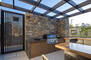 Moonlight Villas Calypso - Sleek Coastal Living by etouri