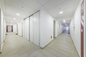 Parkwest Royale AC and Balcony with Paid parking