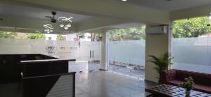 Divine India Service Apartment Near Medanta Hospital And Noida city Centre 51 Metro, Noida Sector 72