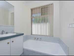 2 homely rooms with private bathroom