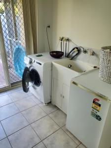 2 homely rooms with private bathroom