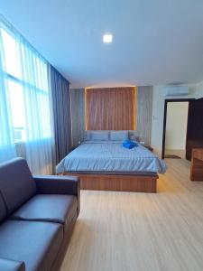 STARHOME NEWLY RENOVATED 115M2 HIGH FLOOR Formosa Residence