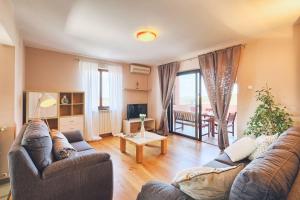 Faszinierendes Apartment nur 490 Meter zum Strand mit Meerblick, Pool, Spielplatz