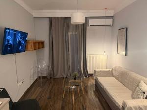 oasis apartement next to valaoritou