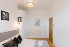 Unique 2BDR with private Patio in Battersea