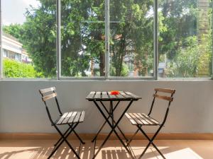 I-Host Bright Apt for 5 with Balconies