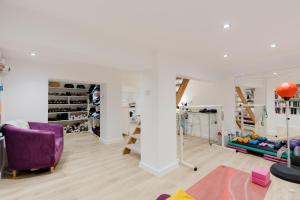 Unique 2BDR with private Patio in Battersea