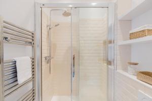 Unique 2BDR with private Patio in Battersea