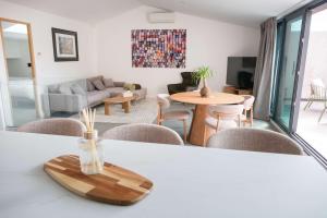 Les Suites du Parc - Appartement dexception au dernier étage avec une grande terrasse vue mer de 2 chambres face au parc Simone Veil à 2 minutes des halles