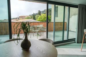 Les Suites du Parc - Appartement dexception au dernier étage avec une grande terrasse vue mer de 2 chambres face au parc Simone Veil à 2 minutes des halles