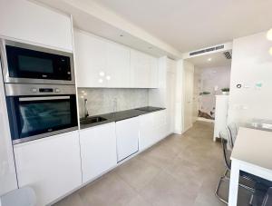 A505 Modern Apartment with Private Terraces