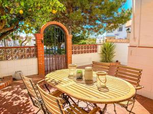A2404 Beautiful Townhouse with Communal Pool, Nerja