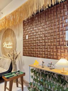 Stylish Boho 1BR condo near MOA with Pool View 4pax