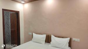 Kasa Nest Hotel Near Tilak Nagar Metro Station