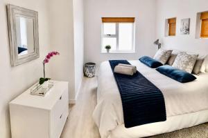Dolphin View 34