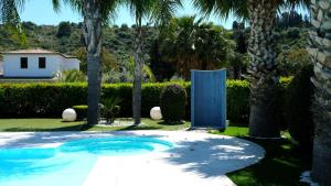 Villa Oxidiana with pool and garden