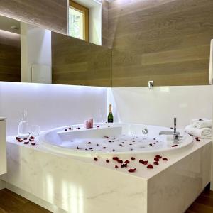 Sky & Spa Luxury Residence