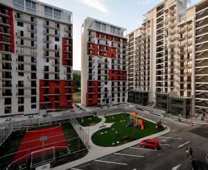 2-Bedroom Apartment, Self Check-in, 5 Min to Metro, Park