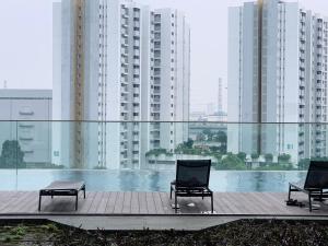 The Emerald Golf View-Cozy 2BR Apt w Pool,Gym,near Aeon Mall, Vsip - ThuanAn Center