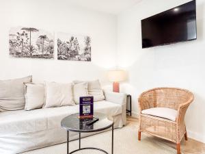 Stylish 2-Bed Apartment, Heart of Málaga REMS