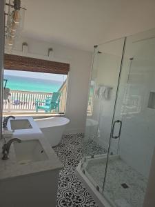 Green Reef #6- Beachfront Bliss