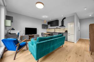 Wołoska Modern Stylish Apartment by BookingHost