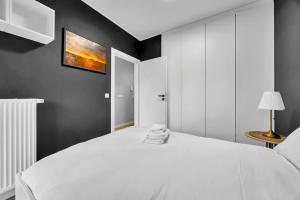 Wołoska Modern Stylish Apartment by BookingHost