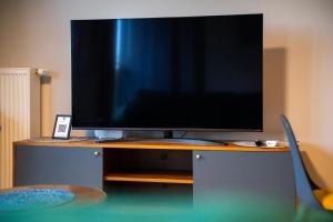 Wołoska Modern Stylish Apartment by BookingHost